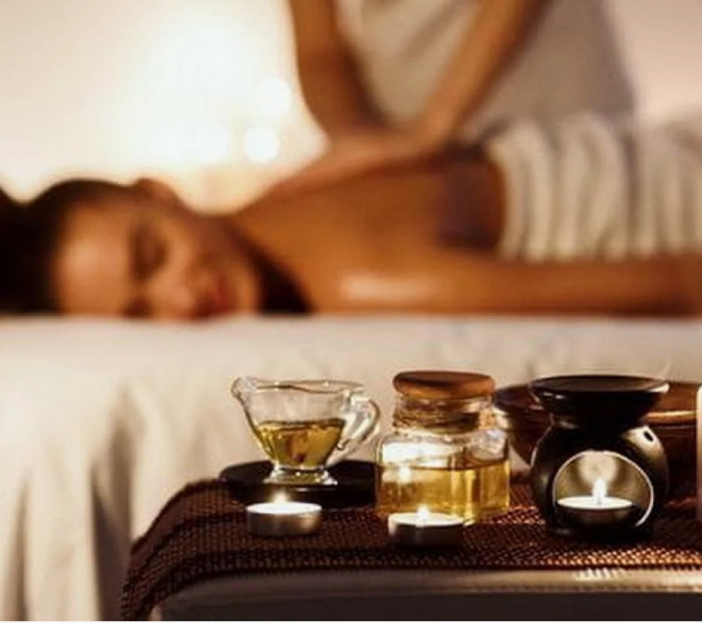 Подарочный сертификат ПОДАРИ СЕБЕ ЛЕГКОСТЬ Массаж тела с арома маслом (60 мин) - фото1